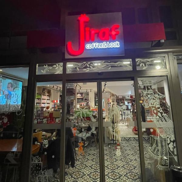 Локация Jiraf coffee & book